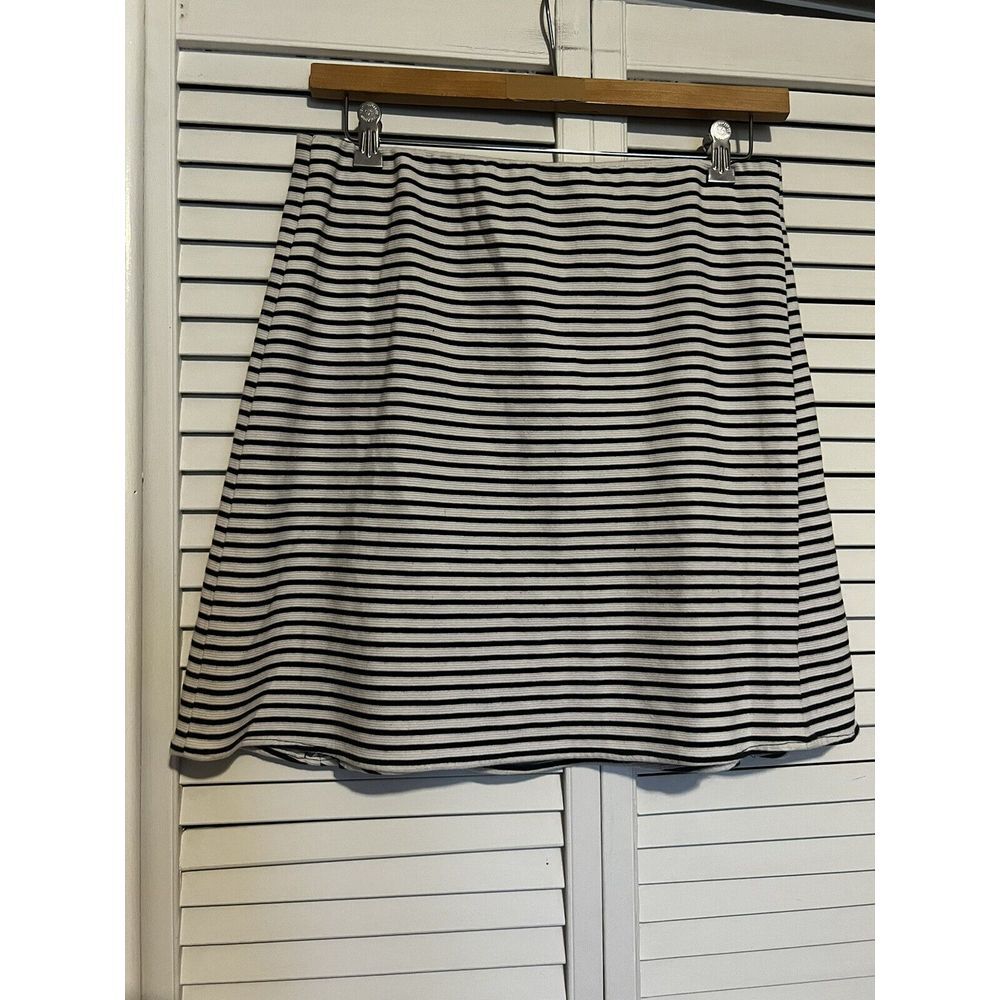 ANN TAYLOR LOFT Women's Size 10 Skirt Mini Length Striped Black White Pull On‎